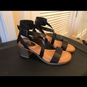 NEW Black Sandals with heel